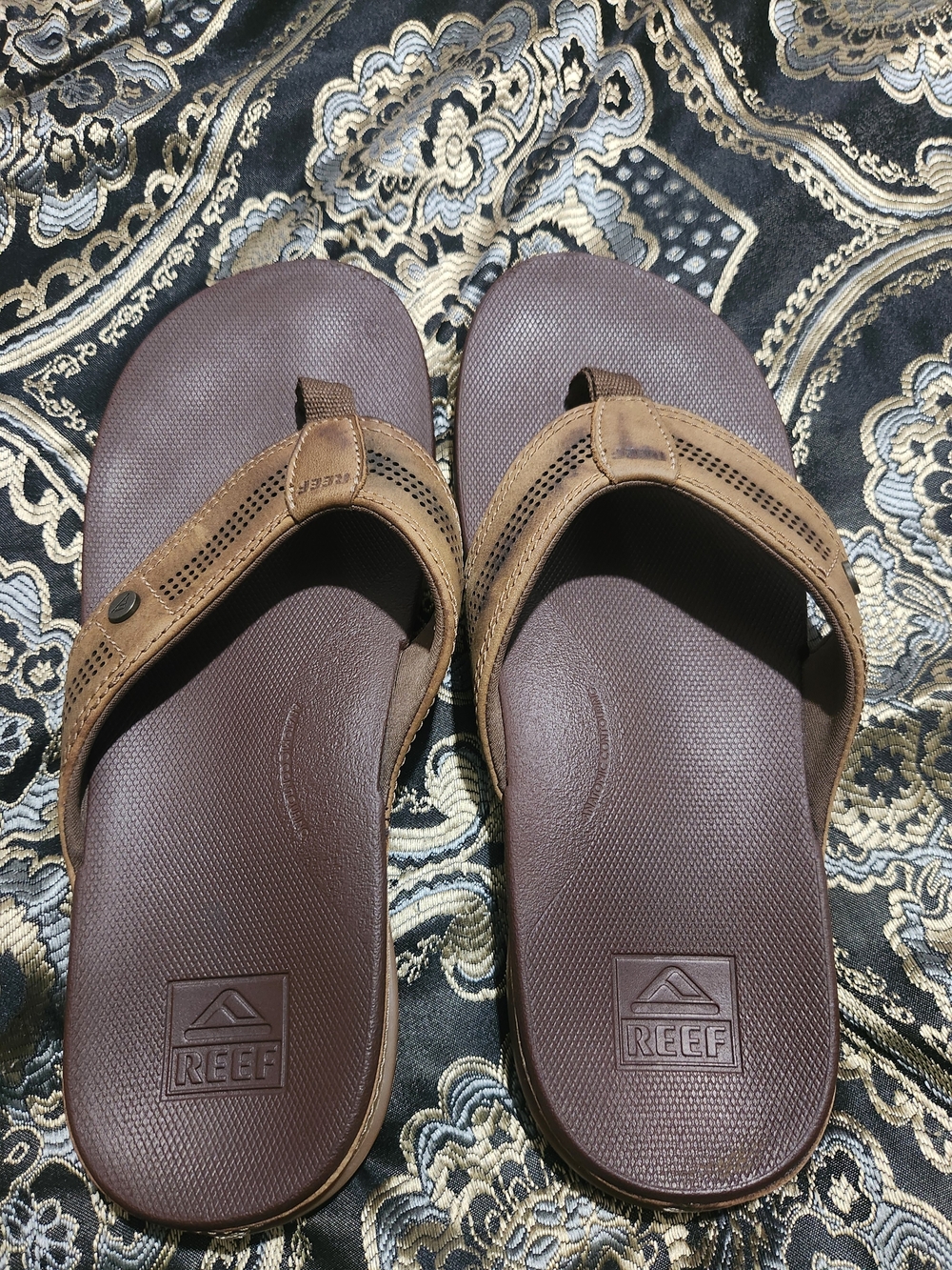 Reef Men’s Brown Leather Flip Flops – Comfortable Casual Sandals